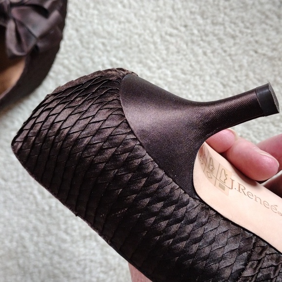 J. Renee women's dark brown satin heels. Mint condition. Size 8 - Picture 7 of 12